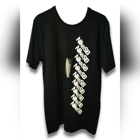 Nike Other - Nike SB T-Shirt Athletic cut Men color Black Size Large